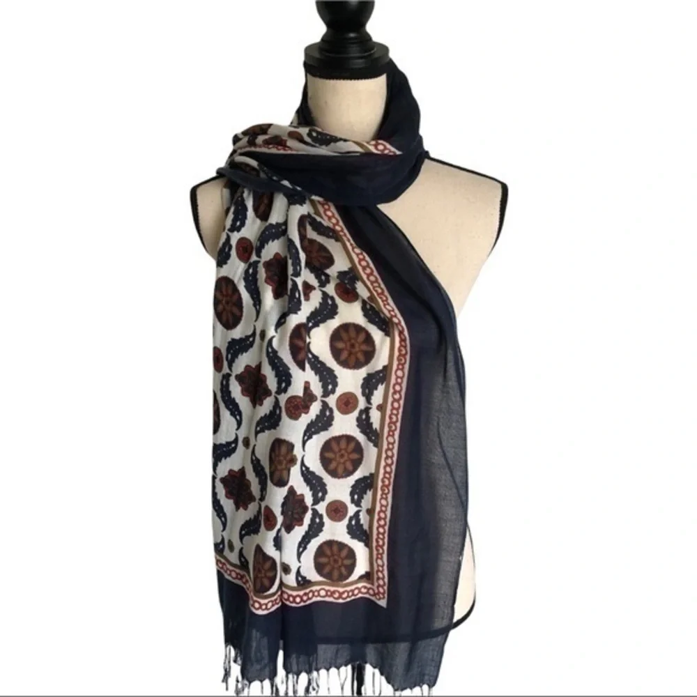 Vintage Large Floral Pattern Scarf With Hem Fringe